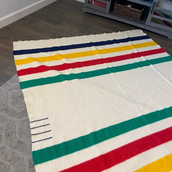 Hudson’s Bay Wool 4 Point Blanket with Iconic Multi Striped Pattern Vintage - Picture 2 of 5